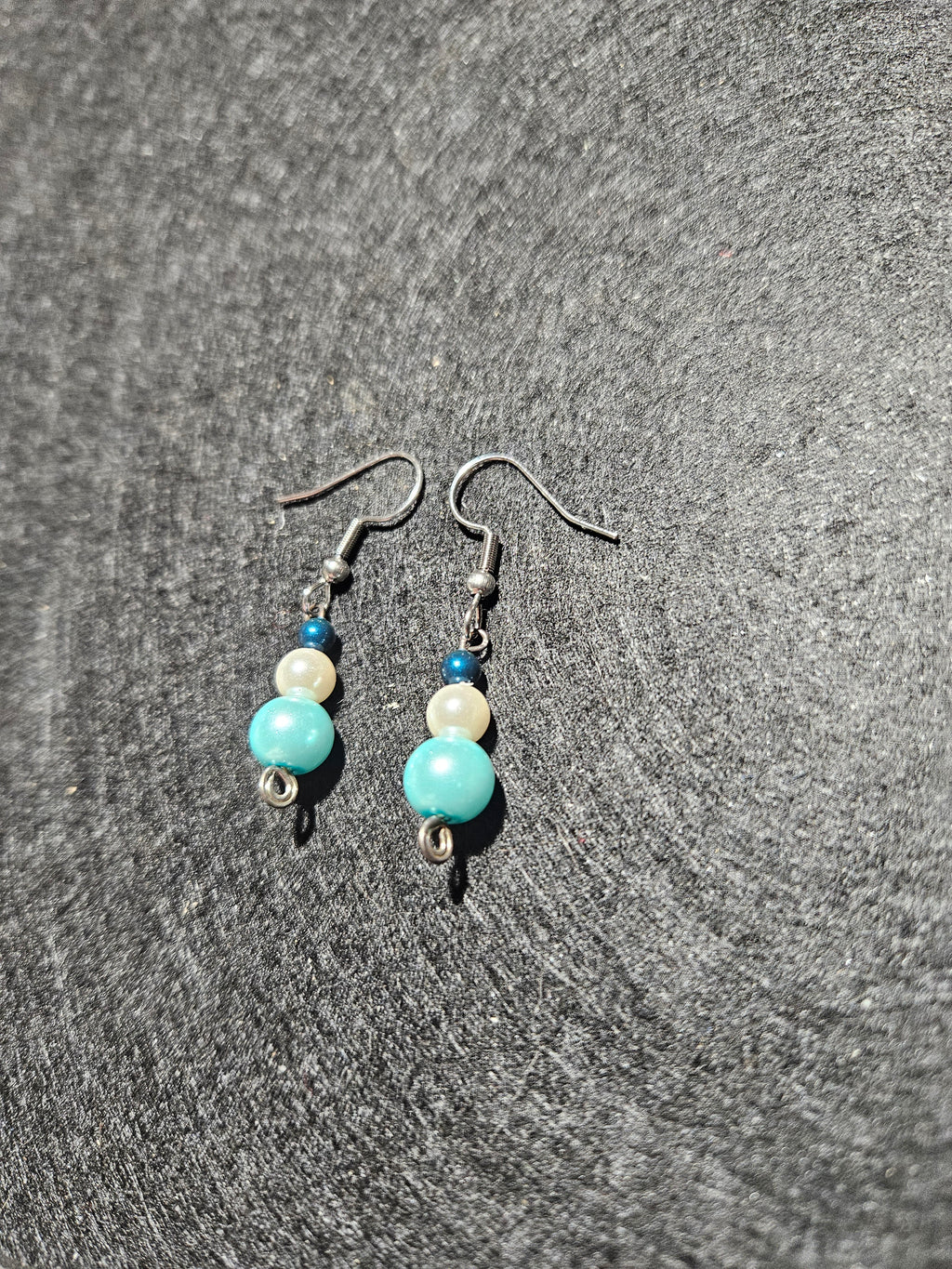 Blue and white imitation pearl dangle earrings