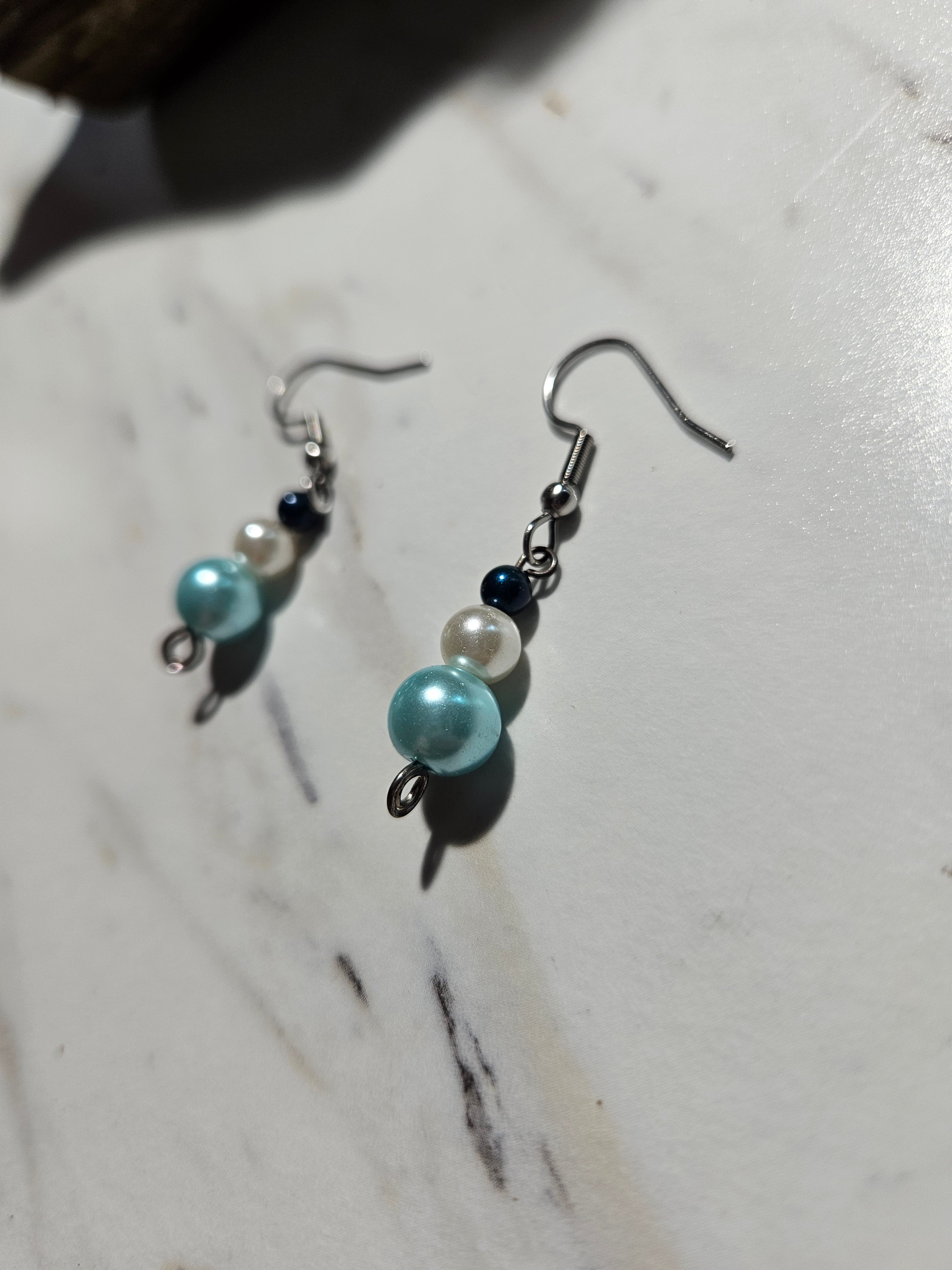 Blue and white imitation pearl dangle earrings