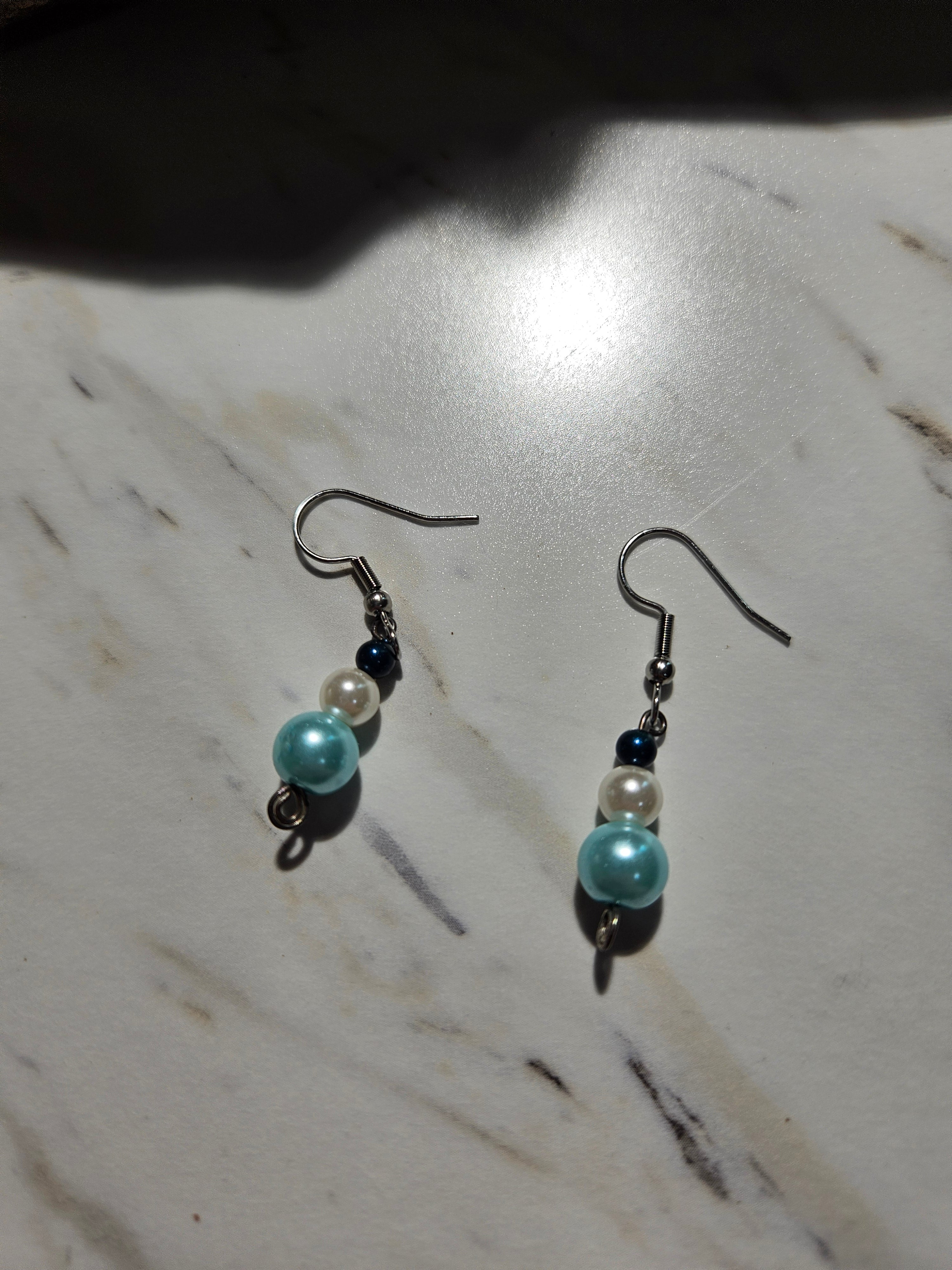 Blue and white imitation pearl dangle earrings